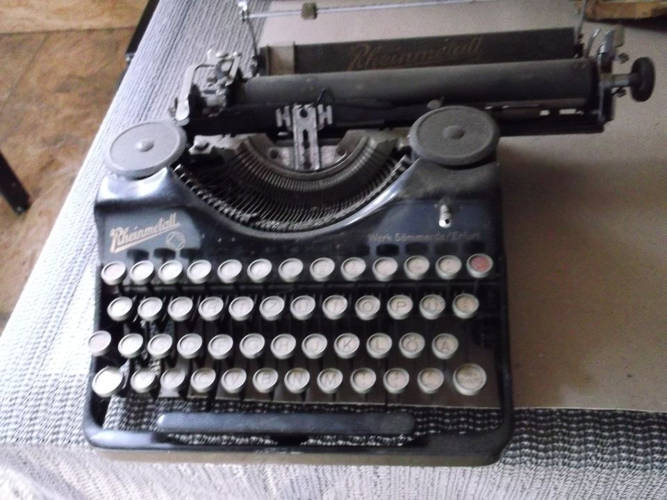alte Schreibmaschine Rheinmetall in Fluorn-Winzeln