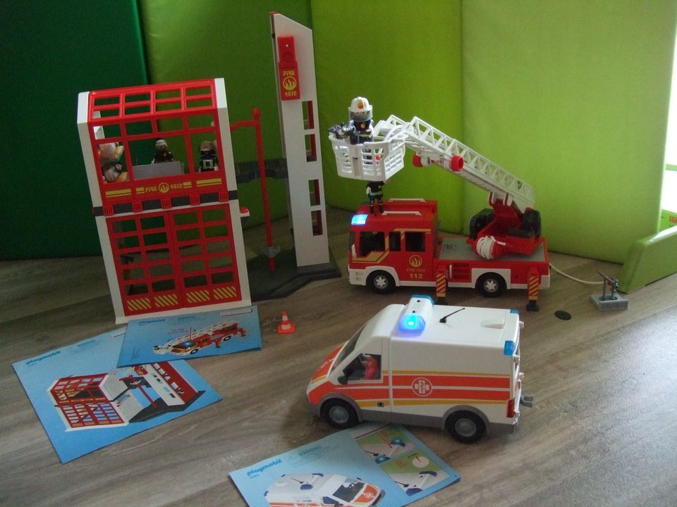 Playmobile Feuerwache+Feuerwehr+Krankenwagen, Komplett 100 EUR! in München