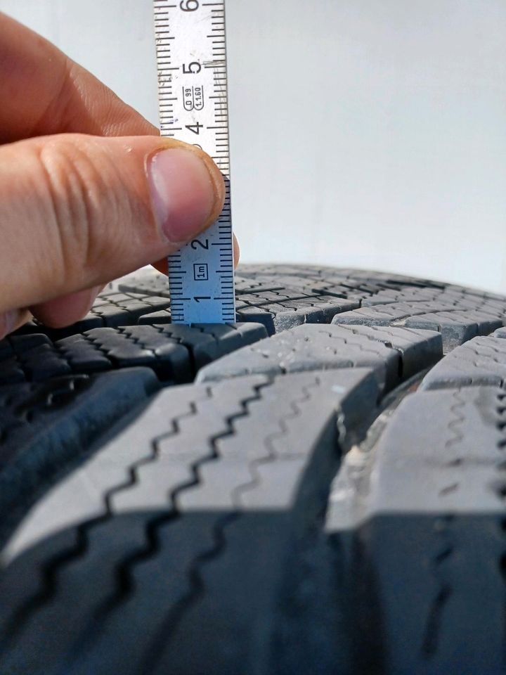 Alufelgen + Winterreifen 225/55R18 18 Zoll silber in Gießen