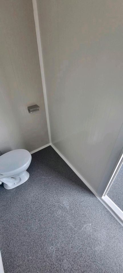 ✅ NEU ✅ Komplette Sanitärlösung in nur einem Container - Separater Zugang für Damen und Herren - Sanitärcontainer - separate Damen & Herren Kabine - WC-Container inkl. WC Waschbecken Urinal Heizung in Brunnen