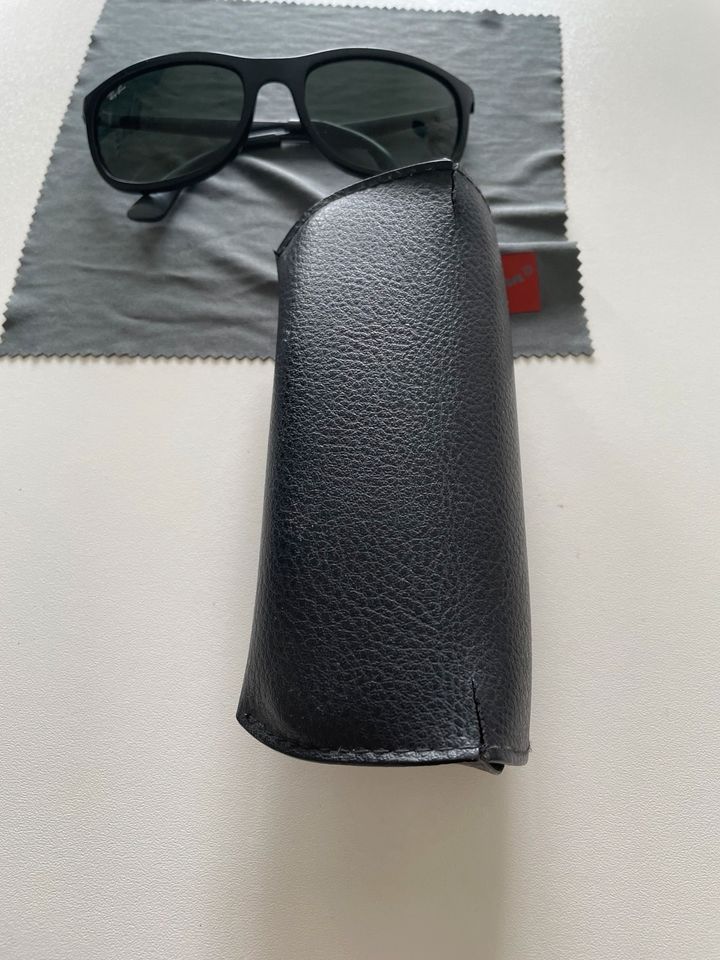 Sonnenbrille Ray Ban mit Etui Case ZERKRATZT gebraucht schwarz in Bielefeld
