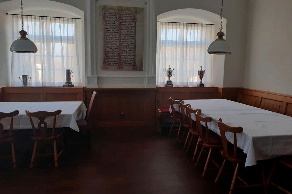 Restaurant mit sonniger Terrase und Wohnungen im Golf Club Hochstatt in Neresheim in Neresheim