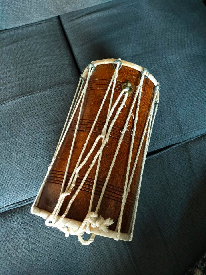 Trommel von der Elfenbeinküste Musikinstrument in Wingst