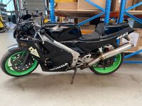 Honda VFR 400 R NC30 Tank Auspuff Sitzbank Gabel Tacho Rad Hannover - Misburg-Anderten Vorschau