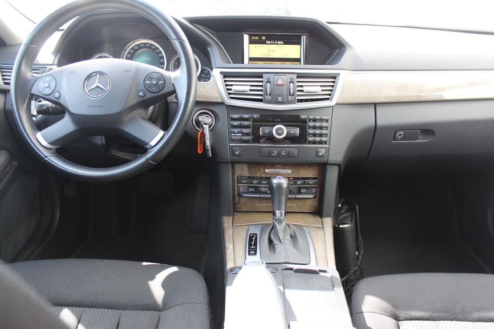 Mercedes-Benz E 200  T  CGI *Automatik*Navigation*PDC*AHK in Brandenburg an der Havel