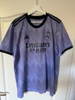 Real Madrid Trikot 22/23 XL Vinicius Jr. 20 Essen - Bergerhausen Vorschau