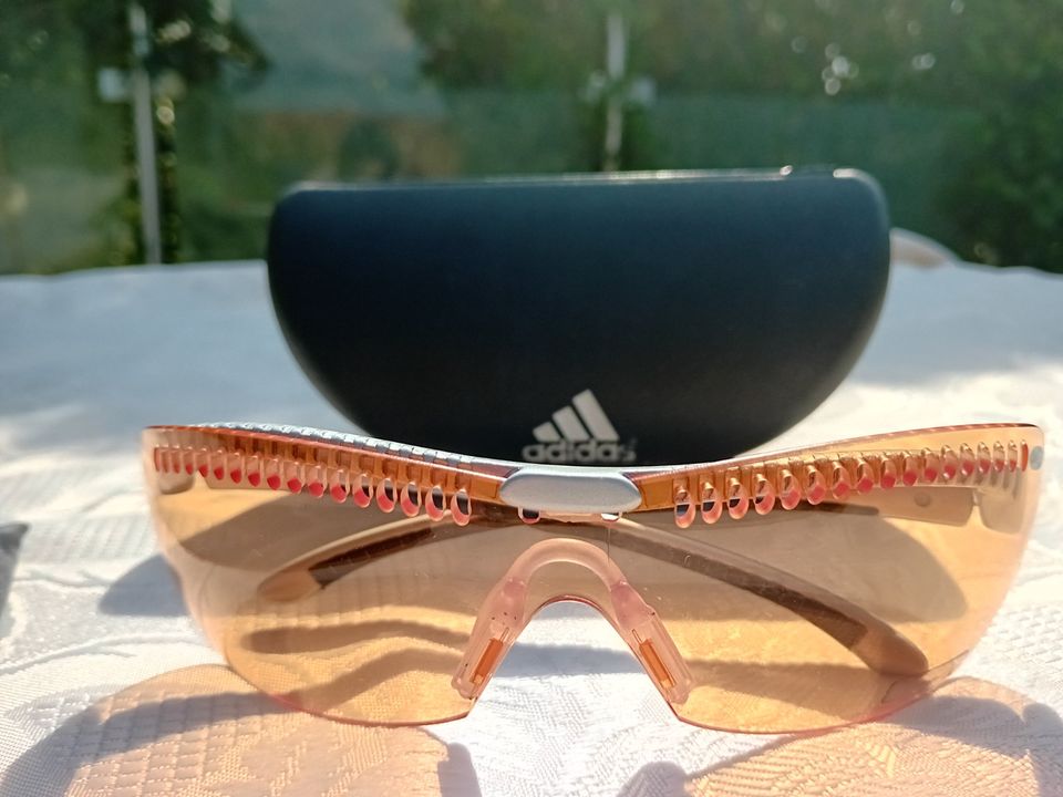 Sportbrille Climacool von Adidas mit orangem Glas und Etui in Merzig