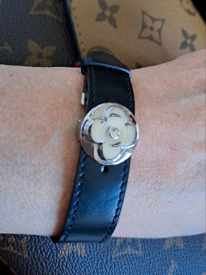 TOP schönes LOUIS VUITTON Armband Leder Schwarz, Silber Blume in Viersen