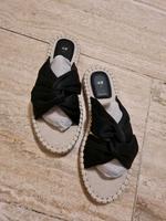 Espadrilles mit Knotenanteil Gr. 42 schwarz Schlappen Sandalen Nordrhein-Westfalen - Gladbeck Vorschau