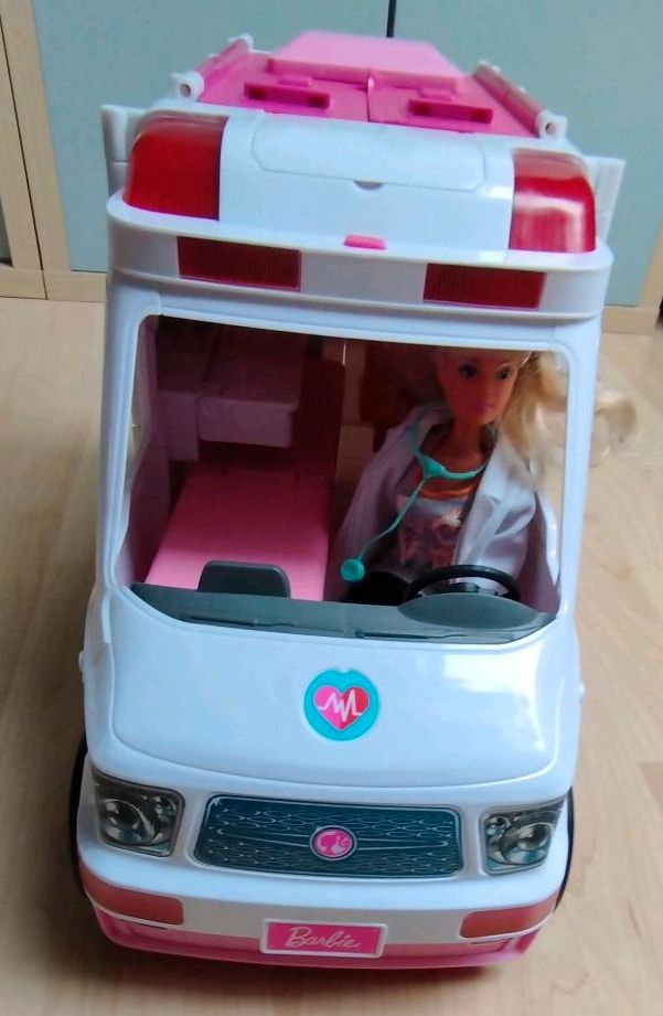 Barbie Krankenwagen in Weding