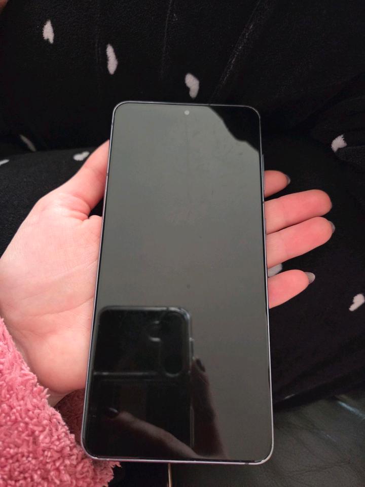 Samsung s 21 /128 GB mit Zubehör/ schwarz  sehr guter Zustand. in Essen