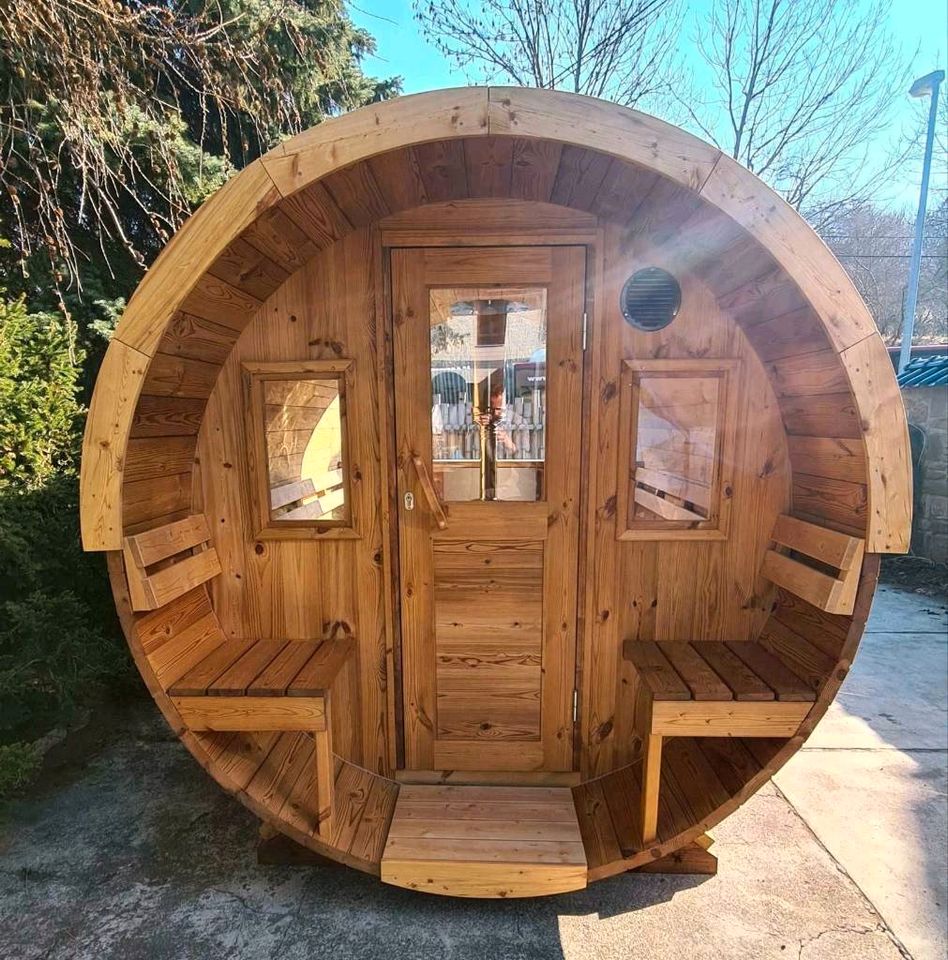 Fasssauna Thermoholz Sauna Gartenhaus Saunafass Holzofen Fassauna Badezuber Hot Tub Badefass Tiny House Gartenhaus See Almhütte Fass Campingplatz Schlaffass Wildnis Holz Saunawagen Unterkunft Pension in Erfurt