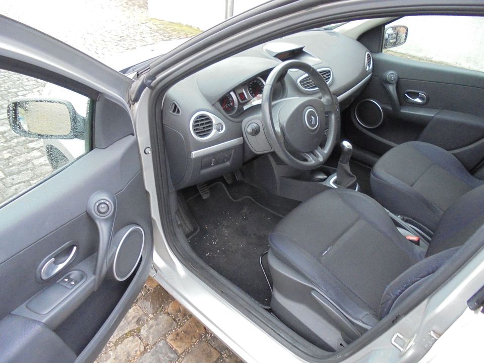 Renault Clio Edition Dynamique 1.6 16V 65kW in Magdeburg