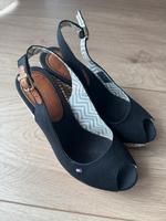Tommy Hilfiger Sandaletten Farbe schwarz Größe 36 Niedersachsen - Delmenhorst Vorschau