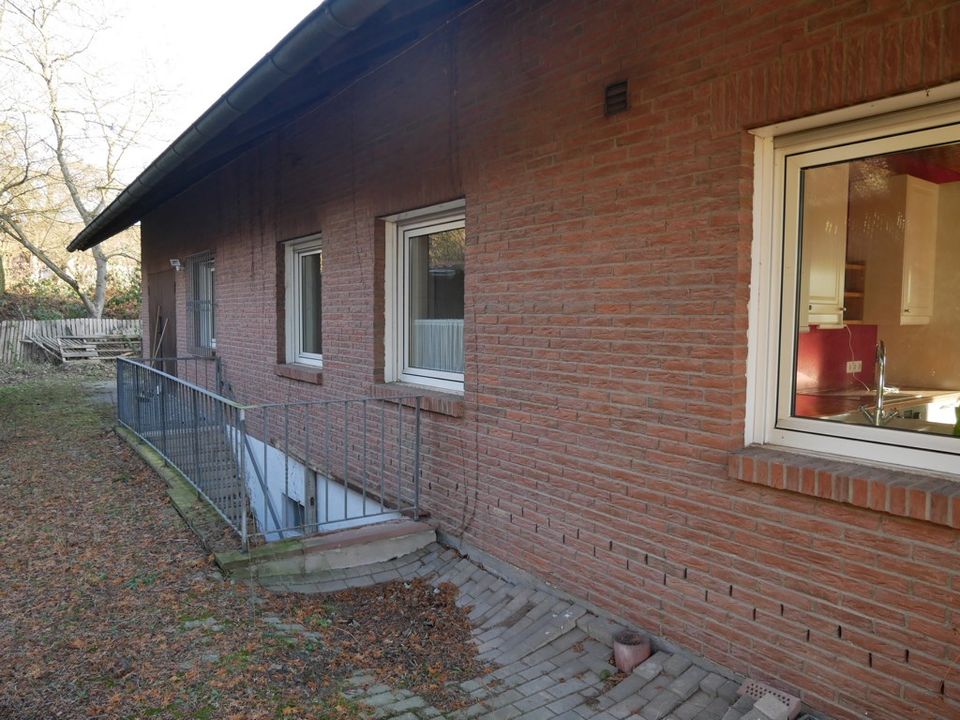 freistehendes Einfamilienhaus mit Wohnung im Dachgeschoss, ebener Garten, Terrasse und Garage in Hammelburg