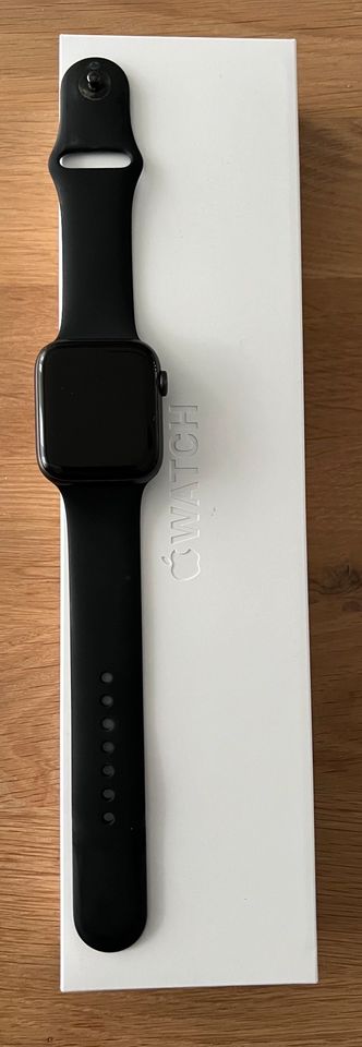 Apple Watch Serie 6 Cellular Space Grey 44mm in Gärtringen