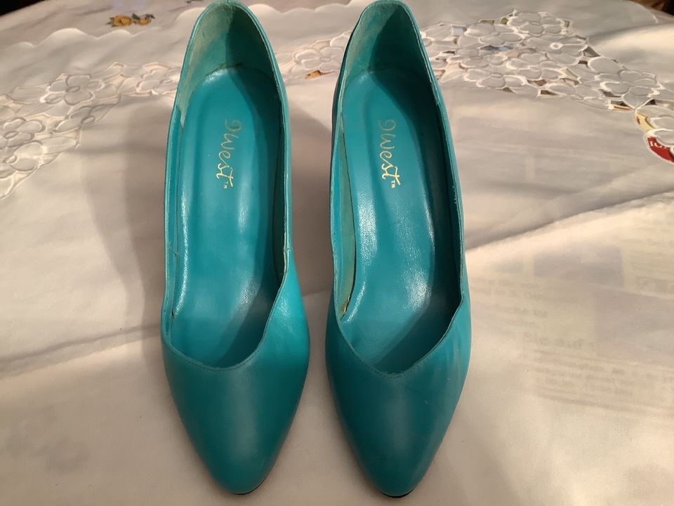 NEU Echt Leder9cm HighheelPumps sehr eleganterAusschnitt türkis/b in München