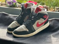 Nike Jordan 1 schwarz grau rot (40,5) Essen - Essen-Stadtwald Vorschau