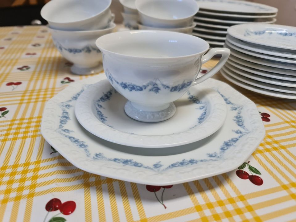 Rosenthal blaue Ranke 9 Kaffeegedecke in Kerpen