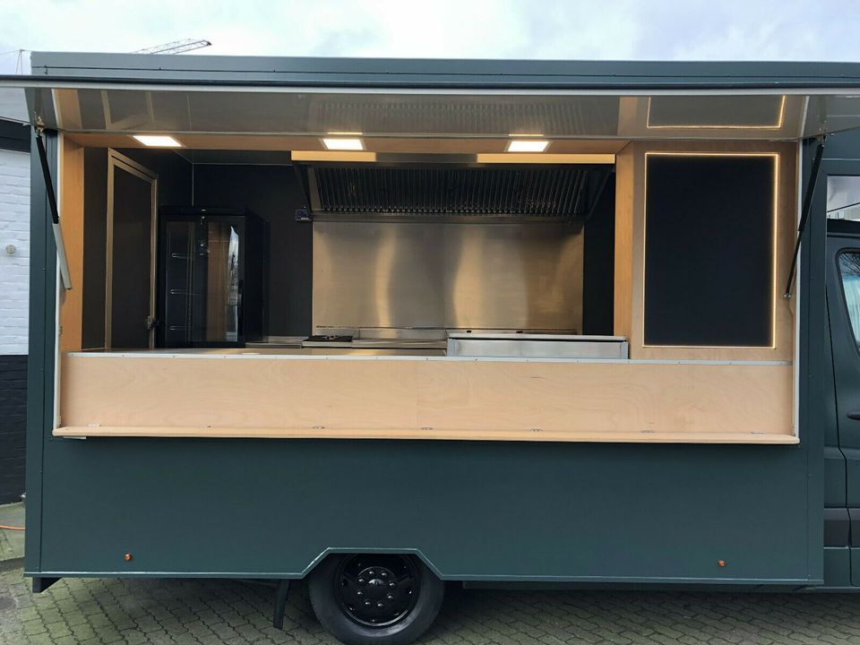 Volkswagen Crafter 35 FoodTruck Verkaufswagen in Hamburg