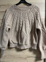 Beigefarbener Strickpullover mit Zopfstrickmuster Baden-Württemberg - Essingen Vorschau