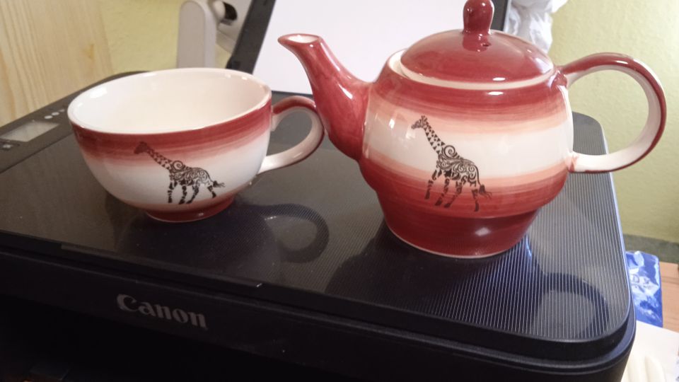 Teekanne und Tasse   mit Giraffen Motiv in Bad Oeynhausen