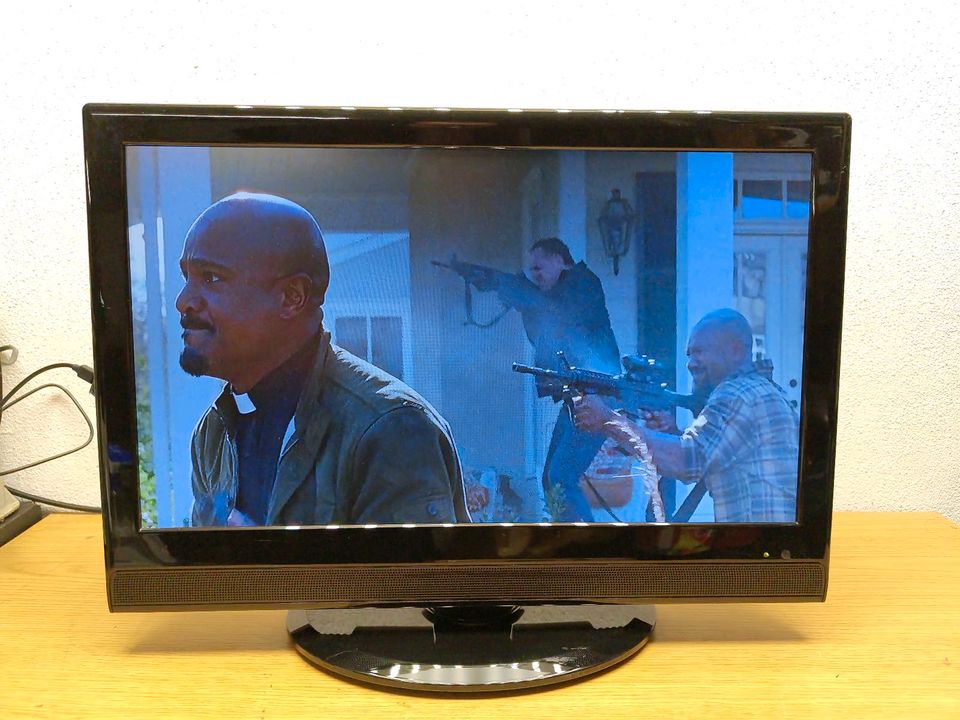 Kleiner 22* LED Fernseher mit eingebautem DVD Spieler in Türkheim