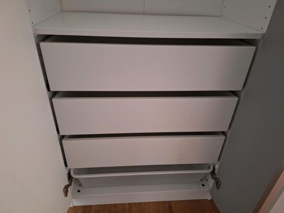 IKEA PAX Schrank 75x35x236 cm inkl. Ausstattung weiß in Frankfurt am Main