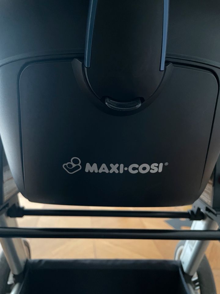 Maxi Cosi „Rock“ mit Adapter für ABC Kombi-Kinderwagen in Berlin