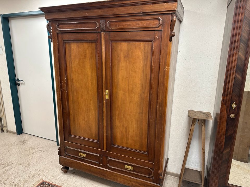 Antiker Kleiderschrank 140x203x51cm in Düsseldorf