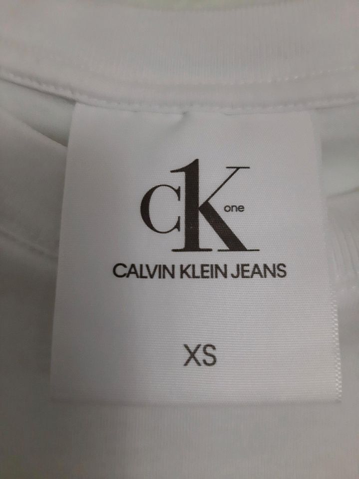 CALVIN KLEIN ONE TSHIRT DAMEN WEIß / SCHWARZ LOGO GR. XS in Wuppertal