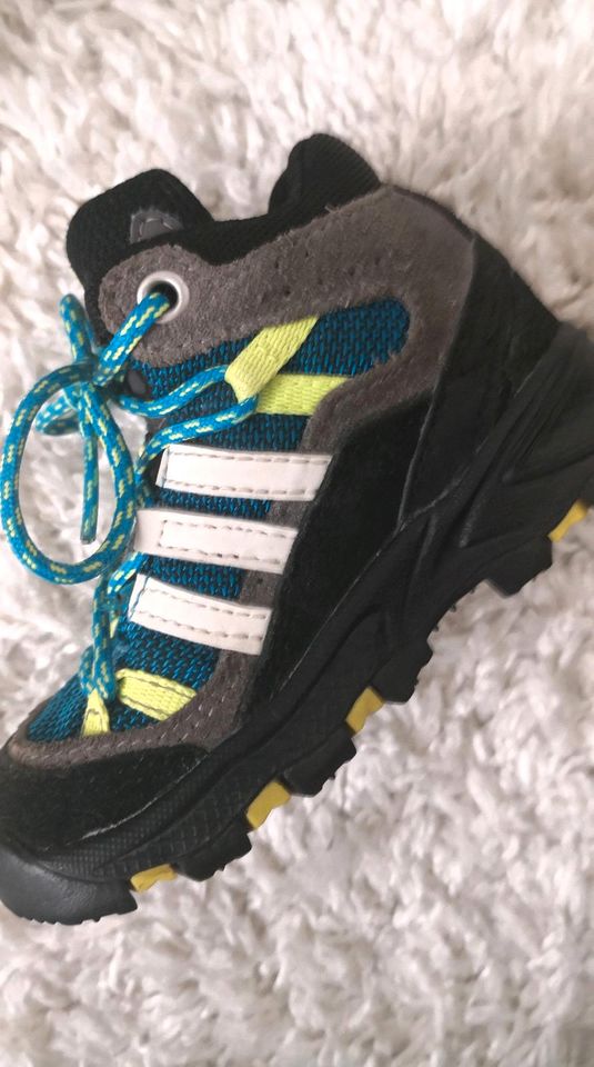 Baby Schuhe Größe 20 adidas, Halbschuh, Sportschuhe in Dresden