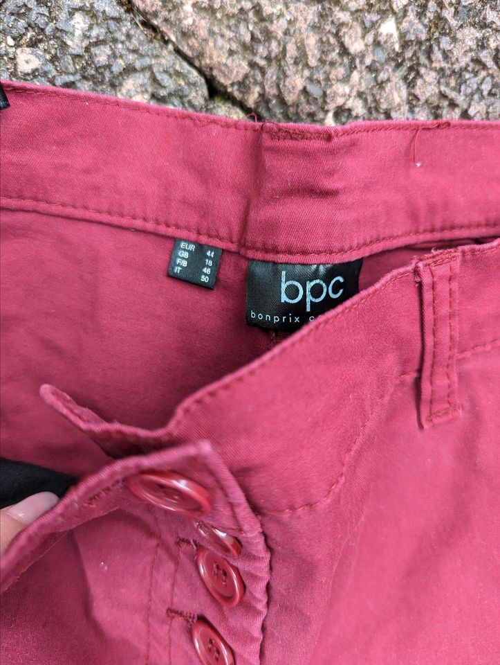 Rote Stoffhose mit langer Knopfleiste, Größe 44, bpc, neuwertig in Groß-Gerau