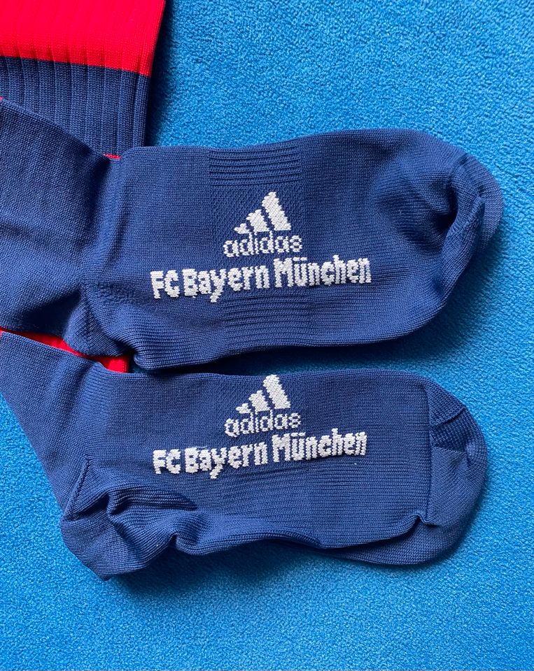 Stutzen / Socken FC Bayern München in Salzhemmendorf