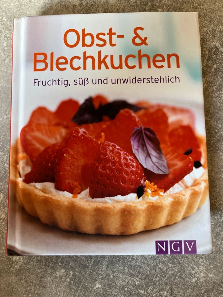 Obst- & Blechkuchen Fruchtig, süß. Backbuch in Niestetal