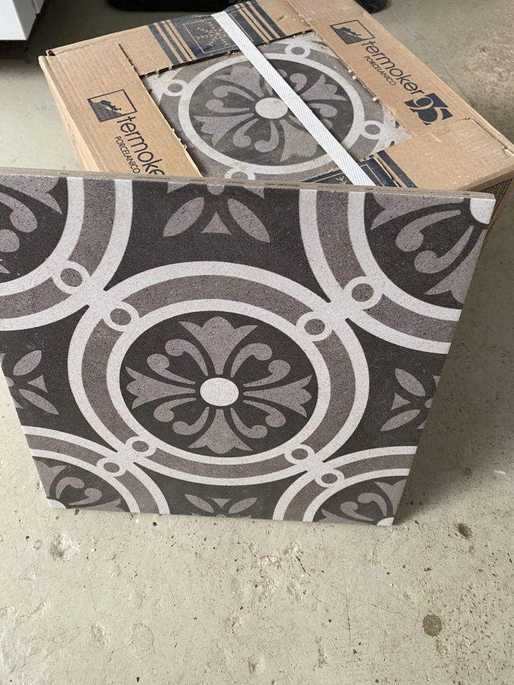 Feinsteinzeugfliese, grau, 3 Pakete, originalverpackt in Nidda