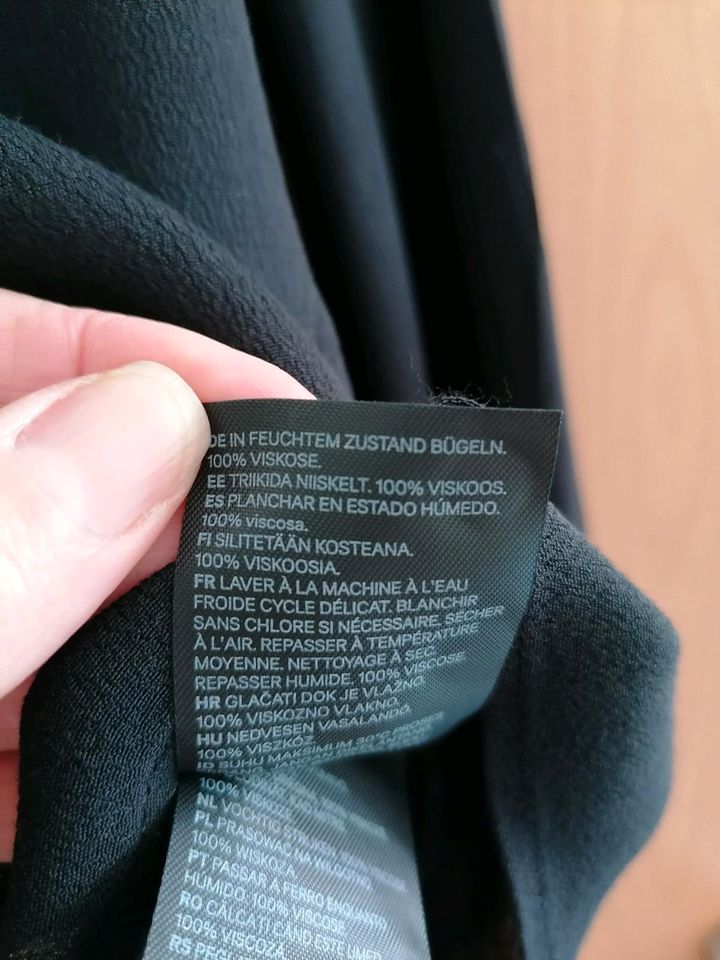 Schwarze schicke Bluse Gr. 36 von H&M in Leipzig