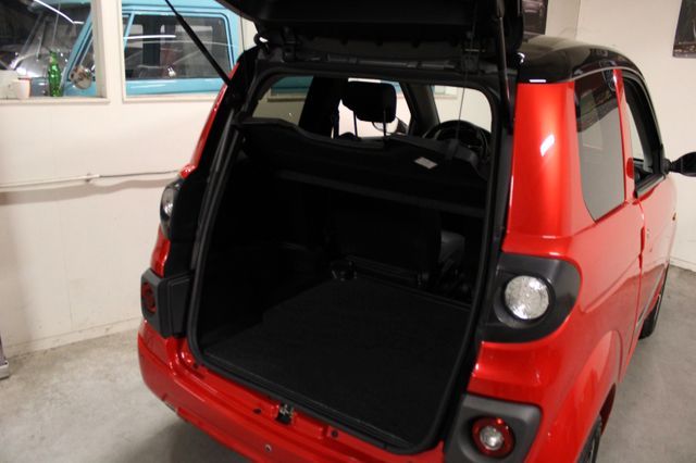 Microcar M.Go Red Black 8 PS Multimedia Mopedauto 45 KM/H in Vreden