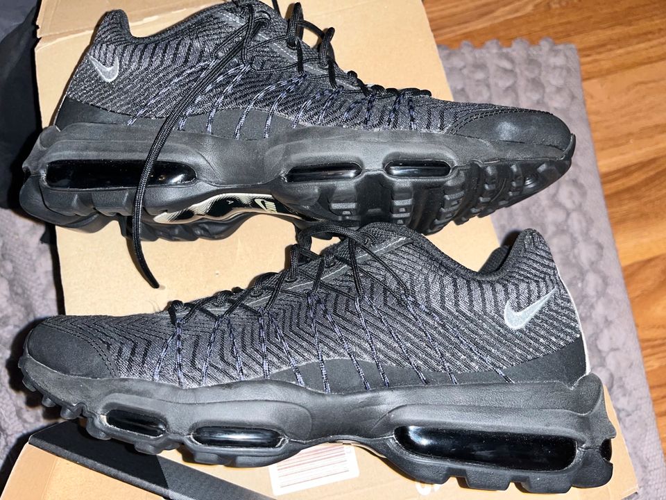 Nike Air Max  Airmax Schwarz Größe: 42 Neuwertig in Berlin