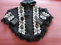 Poncho mit Ärmeln ,Kaputze und Knopfleiste Strickjacke Cardigen Berlin - Hellersdorf Vorschau