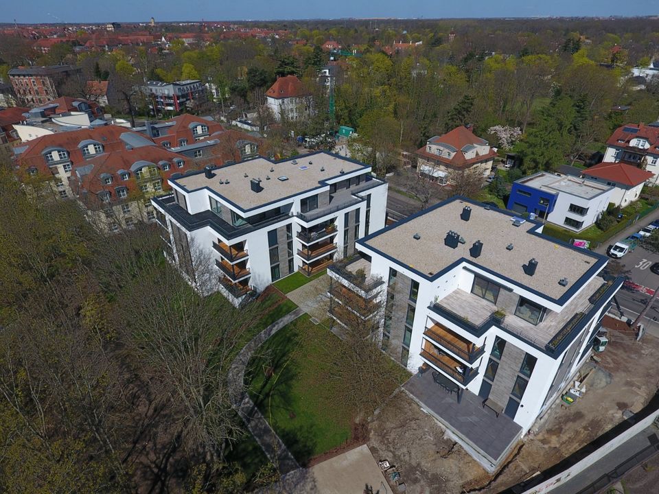 PENTHOUSE EIGENTUMSWOHNUNG in LEIPZIG mit 247m² WOHNFLÄCHE & 142m² DACHTERRASSE / BLICK in den AUENWALD / KLIMA / KNX STEUERUNG / KAMIN- u SAUNA ANSCHLUSS / PLATZ für JACUZZI / 3 x TG-SP möglich in Leipzig