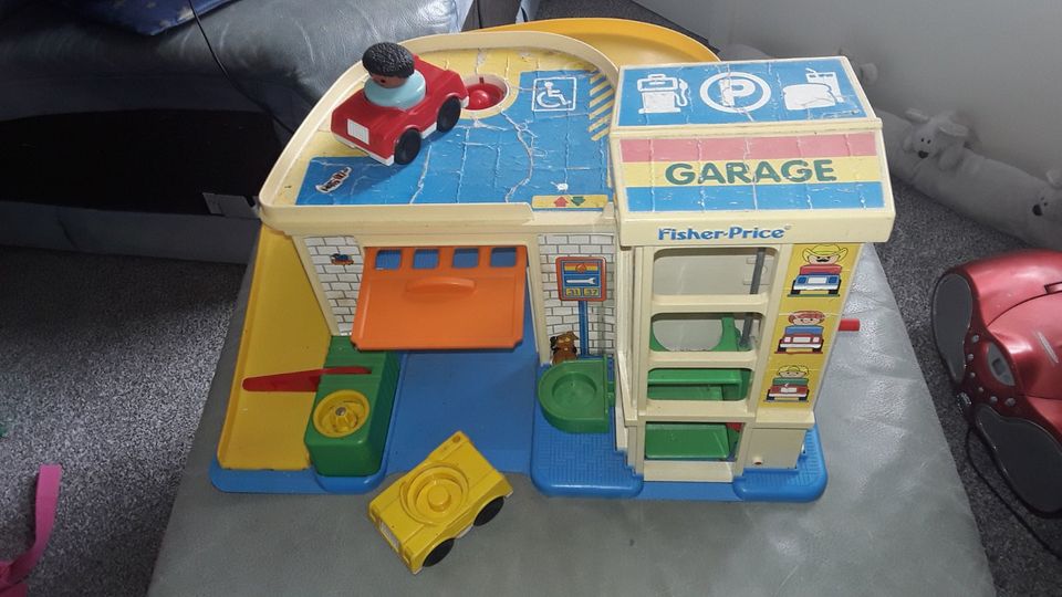 GARAGE AUS ENGLAND 90ER, FISHER PRICE,seltenes Motiv,für 35,--€ in Peine