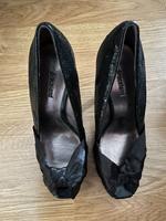 schwarze Pumps mit Pailetten und Glanzstoff, Gr. 36, gut erhalten Kr. München - Unterhaching Vorschau