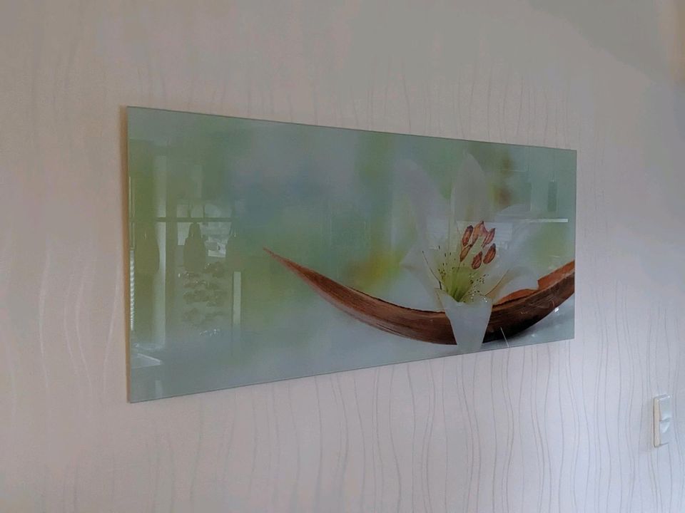 Glasbild mit einer weißen Lilie in Tönisvorst