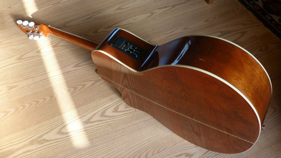 Handmade Westerngitarre Folkgitarre mit Tonabnehmer in Hemmoor