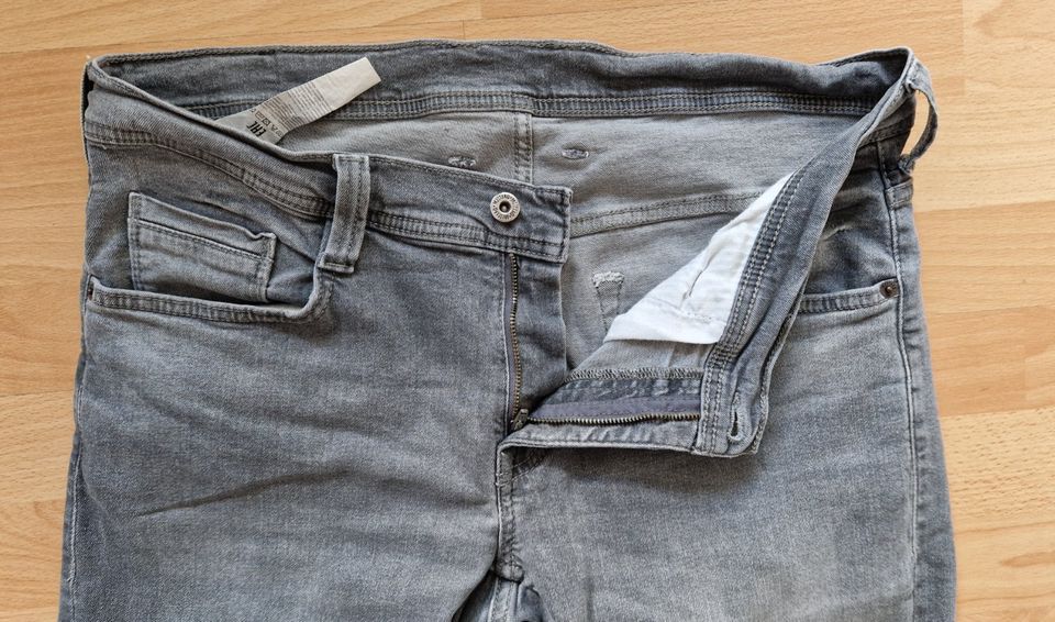 MUSTANG Herren Jeans Oregon Tapered Größe W34 - L 30 in Leverkusen