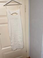 wunderschönes Kleid mit Rückenausschnitt ZARA Niedersachsen - Hemmingen Vorschau