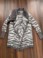Vila Cardigan Zebra grau weiß warm wie neu! Gr. XS Hessen - Idstein Vorschau