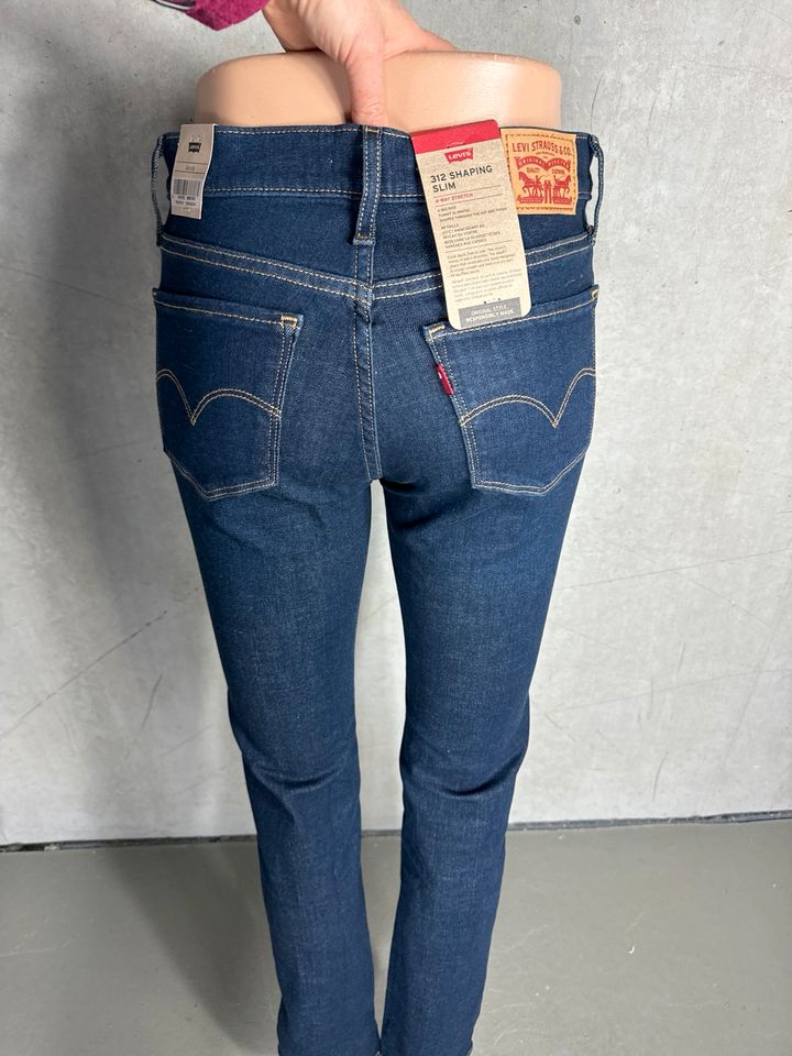 Levi’s 312 shaping slim neu jeans blau 26 x 32 2560 in Erlabrunn