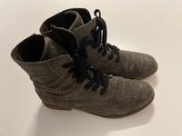 Josef Seibel Stiefeletten 40 grau mit schwarzer Schrift Thüringen - Jena Vorschau